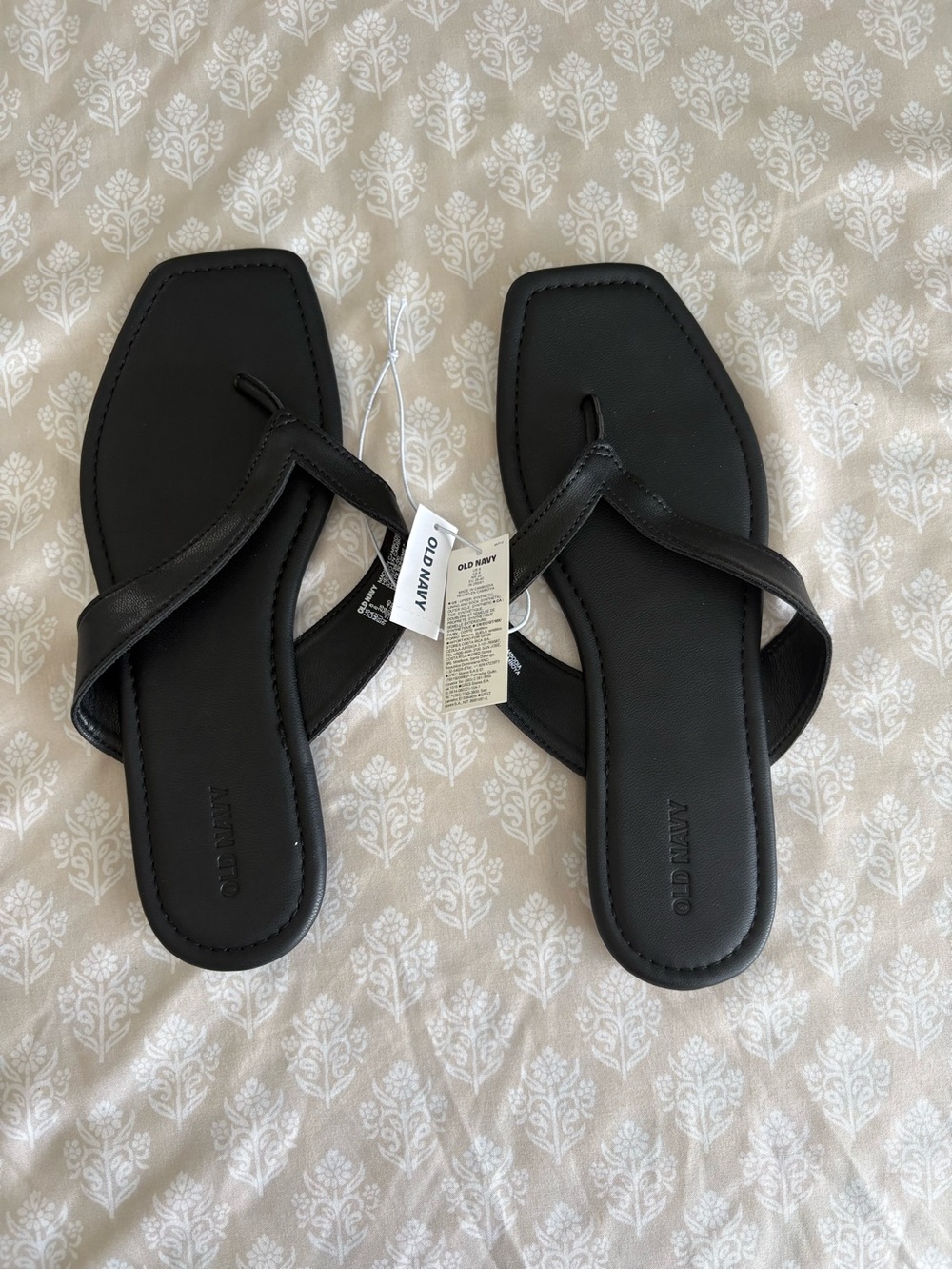Old Navy Black Square-Toe Thong Sandals